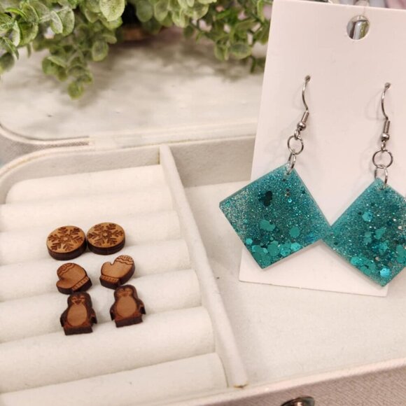 Winter Themed Earrings - Picture 4 of 6